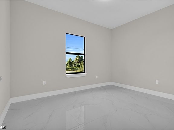2nd image of 537 Summit Ave S