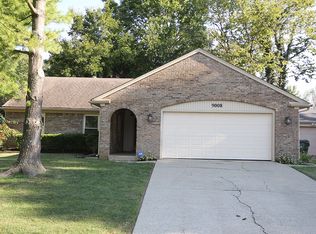 9008 Wooded Glen Rd, Louisville, KY 40220
