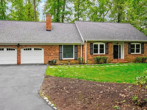 8021 Whitting Dr, Manassas, VA 20112
