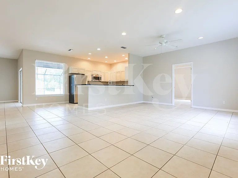 4511 Jaslo Ave — Photo 2