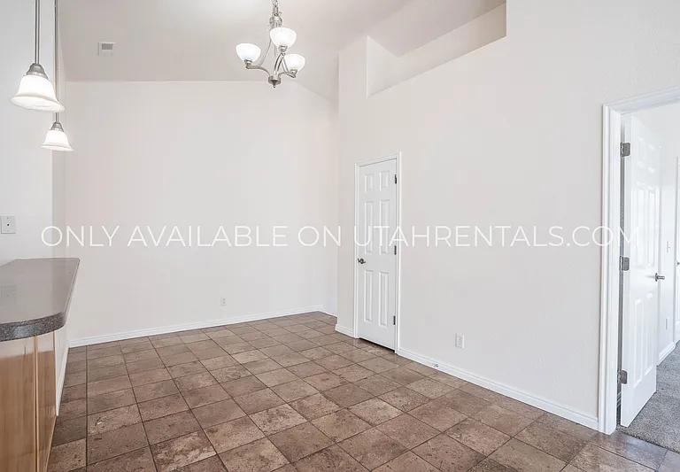 1052 Canyon Meadow Dr #3 — Photo 9