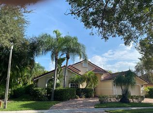 9697 N Springs Way, Coral Springs, FL 33076