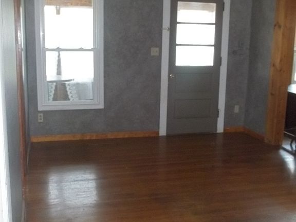 Access Front porch from dining room