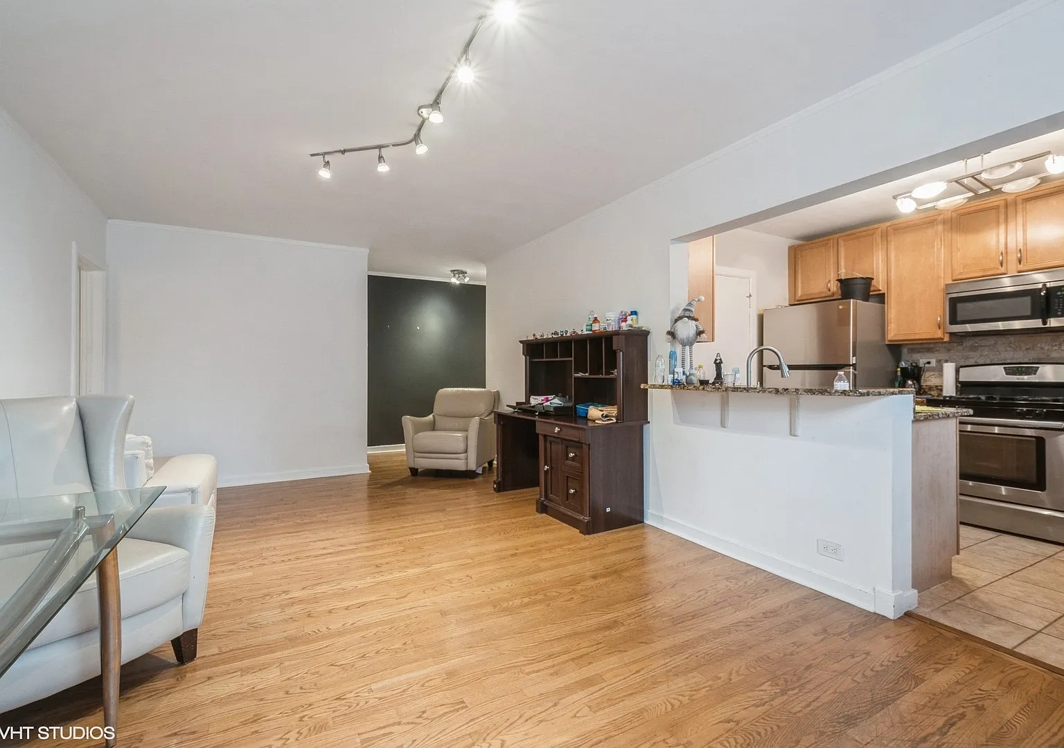 2 bed, 1000 sqft, $2,199 — Photo 3