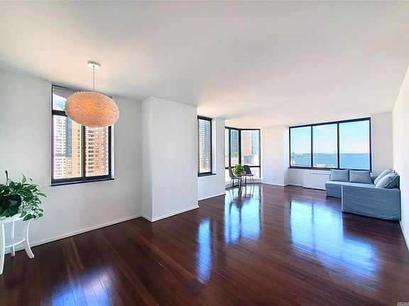 3rd image of 380 Rector Pl APT 16DE