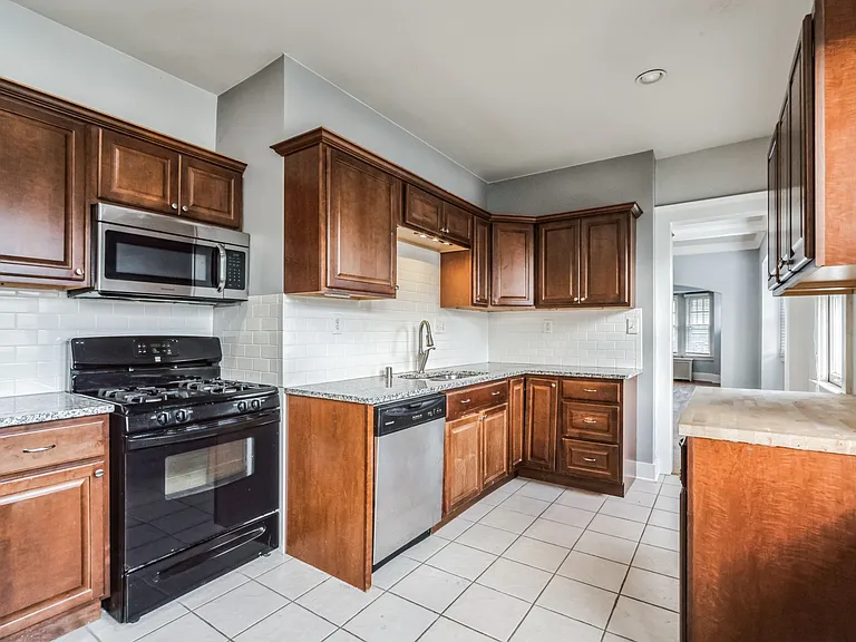 2485 N Maryland Ave #2487 — Photo 3