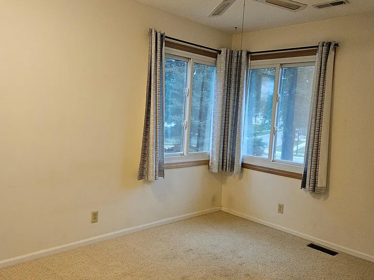BR 2 with double corner windows