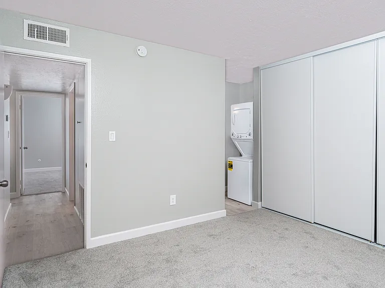 Crestview North Apartments — Photo 7