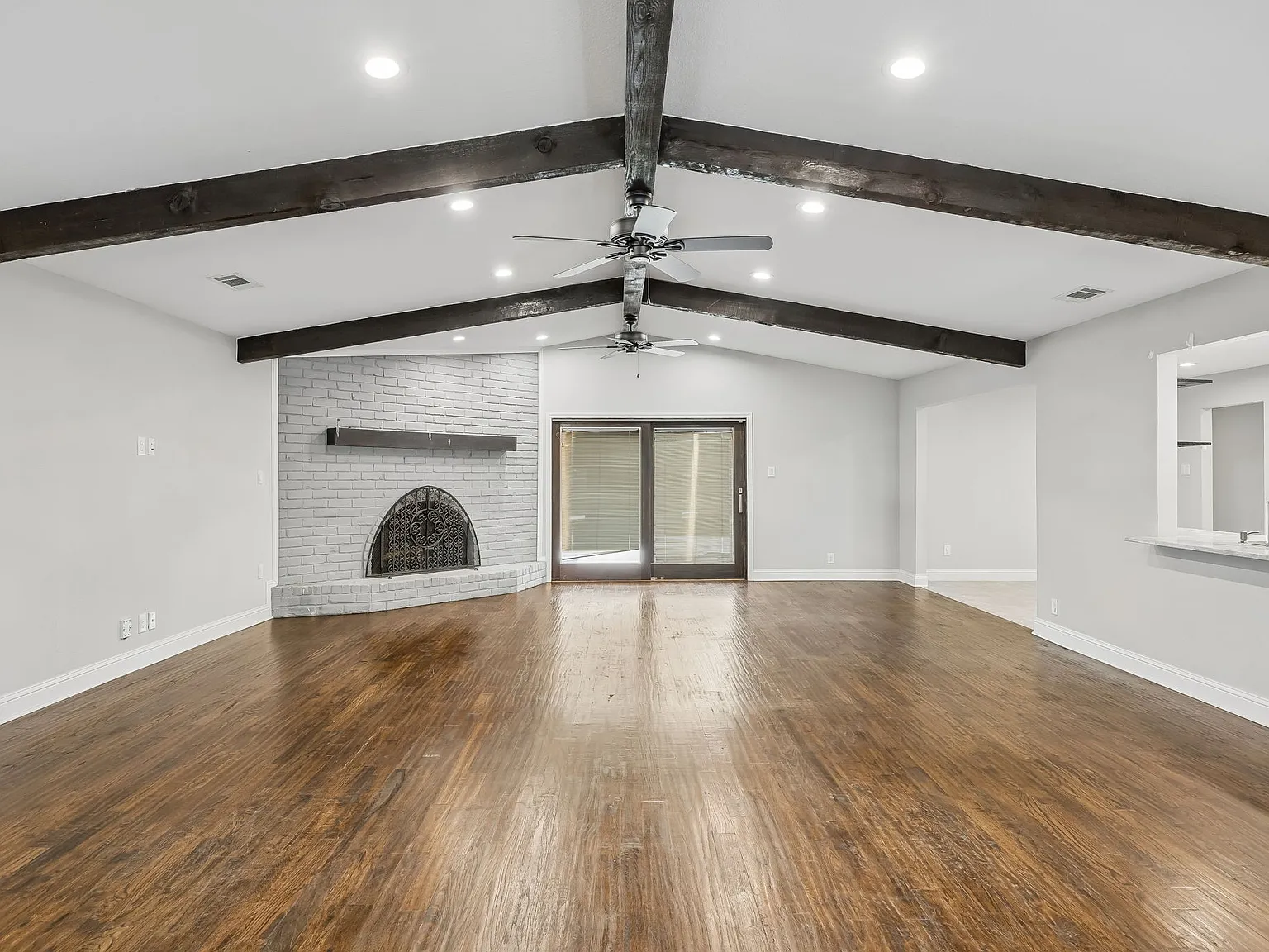 4 bed, 2641 sqft, $3,995 — Photo 2
