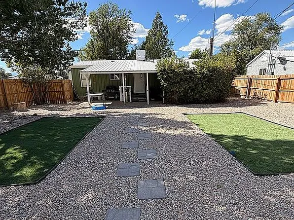 203 N Warren Ave, Glendo, WY 82213