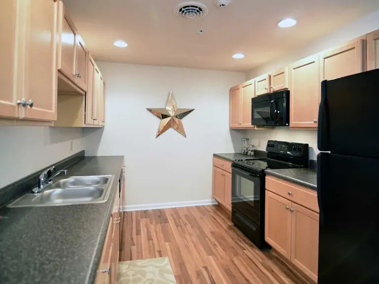 Iron Point Apartments — Photo 7