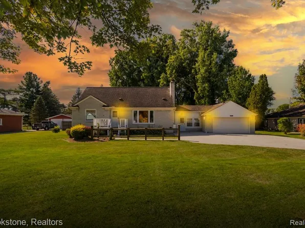 24394 Sherbeck Dr, Clinton Township, MI 48036