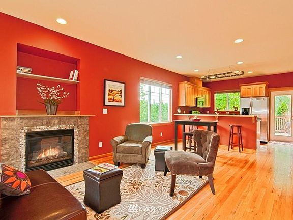 living room (now painted white)