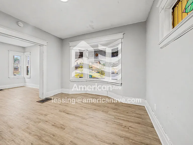 985410_004_living_room_4.jpg