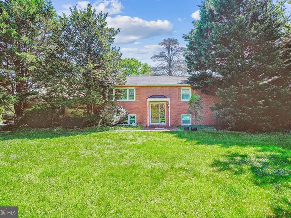 1805 McGuire Ct, Vienna, VA 22182