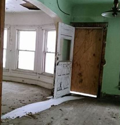 5th image of 1319 E 91st St