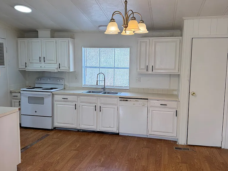 216 N Carpenter St #B — Photo 11
