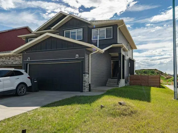 1241 E Westmount Dr, Strathmore, AB T1P 1Y9