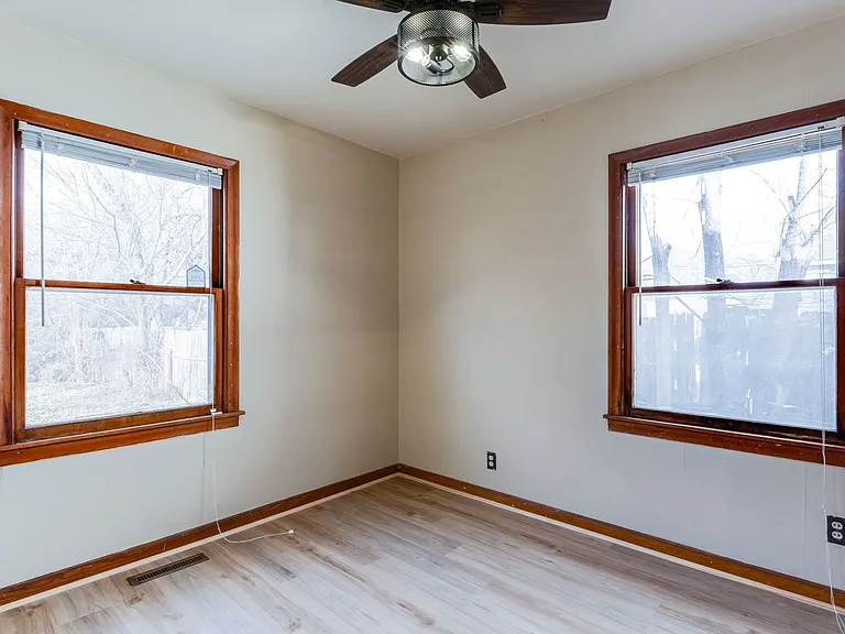1616 E Funston St — Photo 20