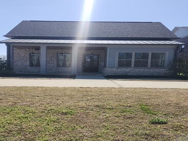 1st image of 400 Valley Forge Ln