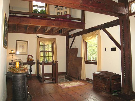 Loft to right of Foyer 