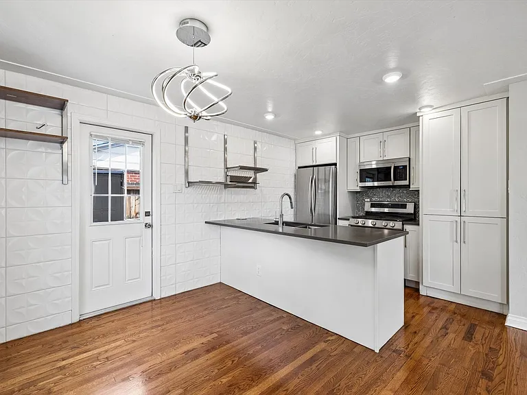 1284 S Harrison St — Photo 5