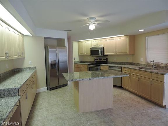 3rd image of 2114 SE 11th Ave