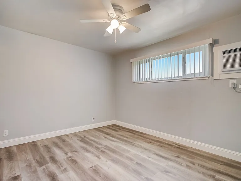 Sunset Crossings Apartments — Photo 15