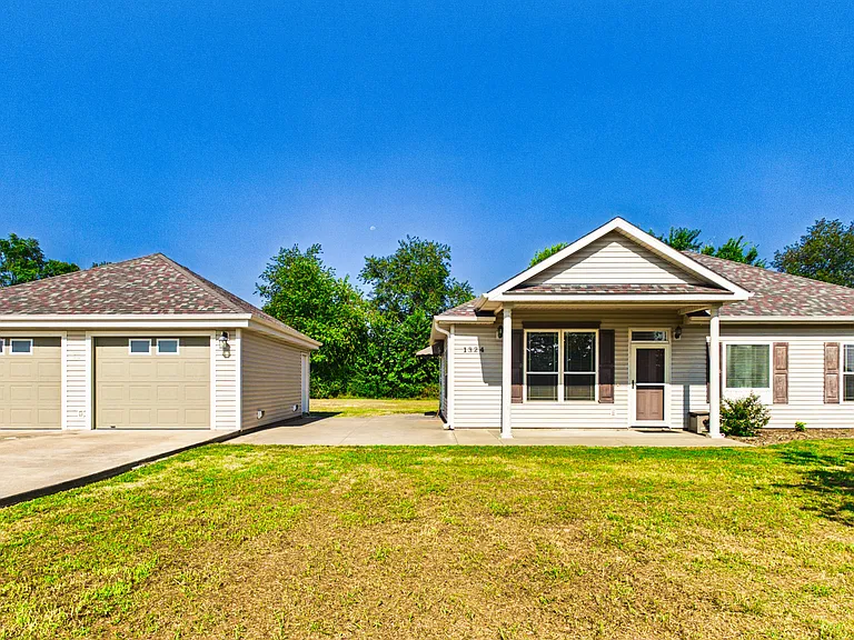 1322 Little Flock Dr — Photo 1