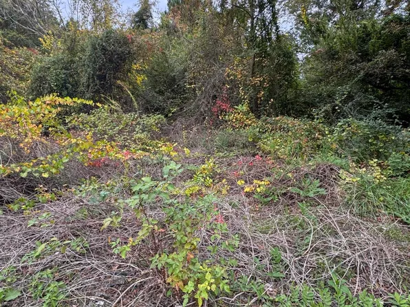 105 Micaville Circle 15 #9-10-16, Spring Lake, NC 28390