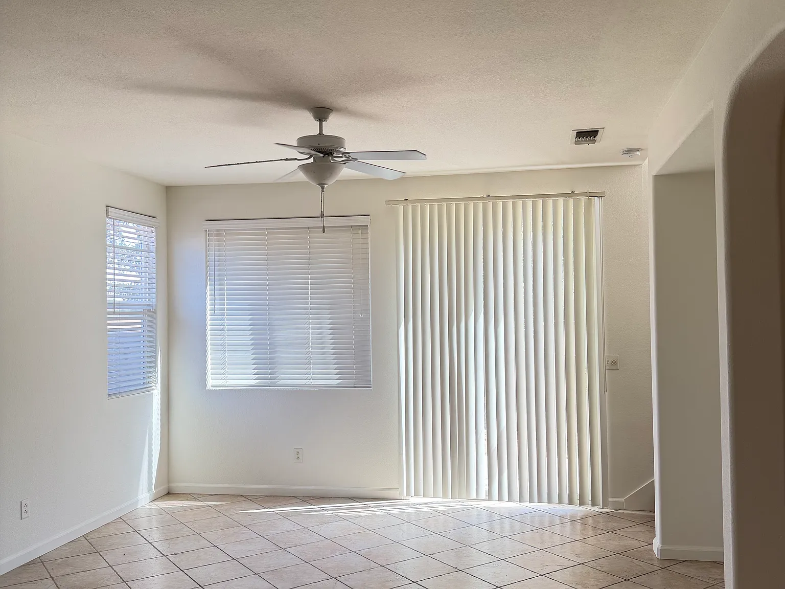 3 bed, 2.5 bath, 1385 sqft, $2,275 — Photo 2