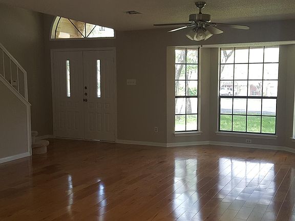 front living room facing front of house with bay window