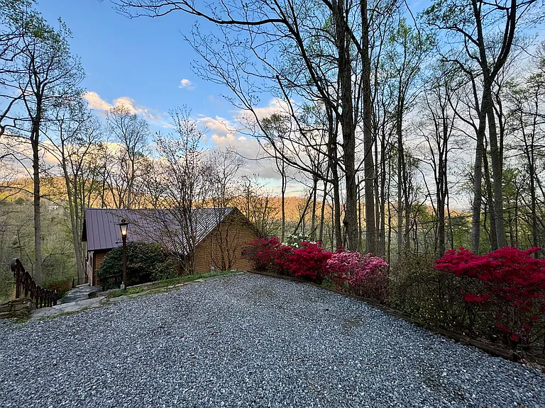 727 Town Mountain Rd — Photo 5