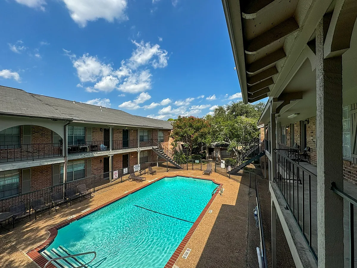 Modern design and ample seating - Memorial City Apartments