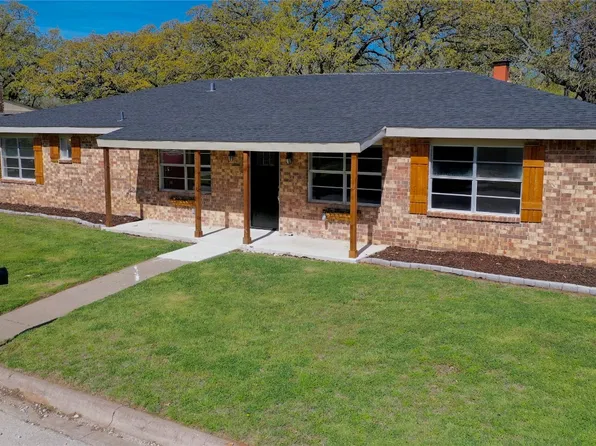 1210 Miller St, Bowie, TX 76230