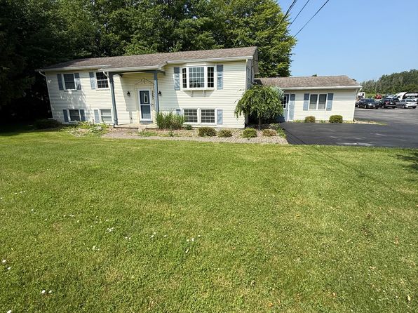1095 Hamlin Parma Townline Rd