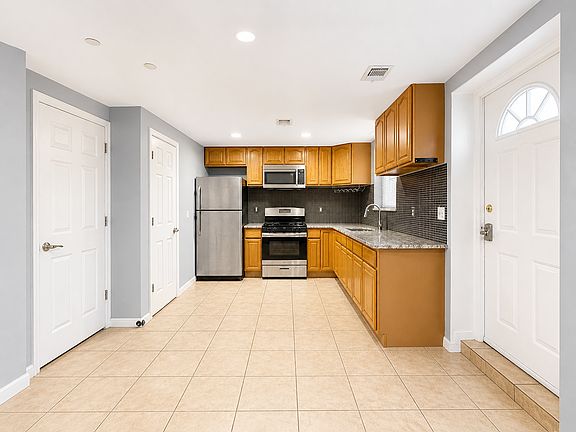 5th image of 170A Greenleaf Ave #1