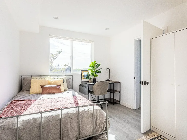 1815 W Adams Blvd — Photo 36