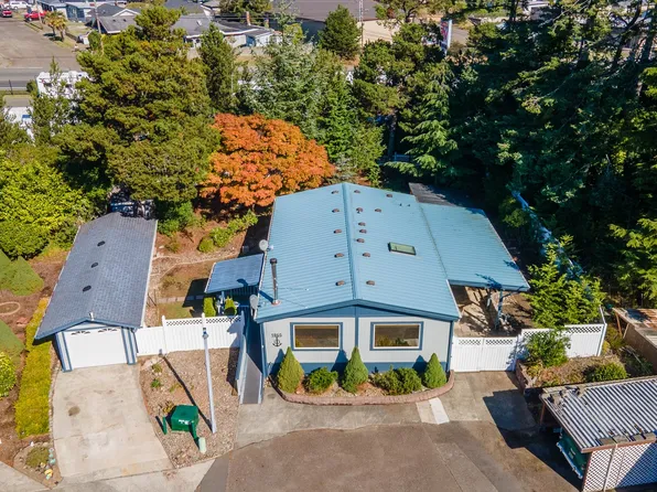 1865 Shorepines Cir, Coos Bay, OR 97420