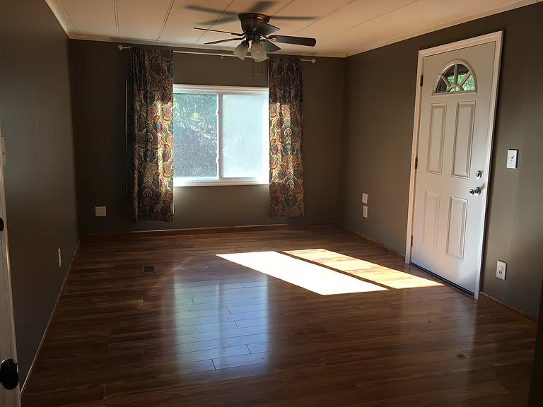 15x10.5 bedroom connected to en suite bathroom and walk in closet