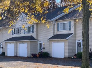 1748 Walnut Ln, Rocky River, OH