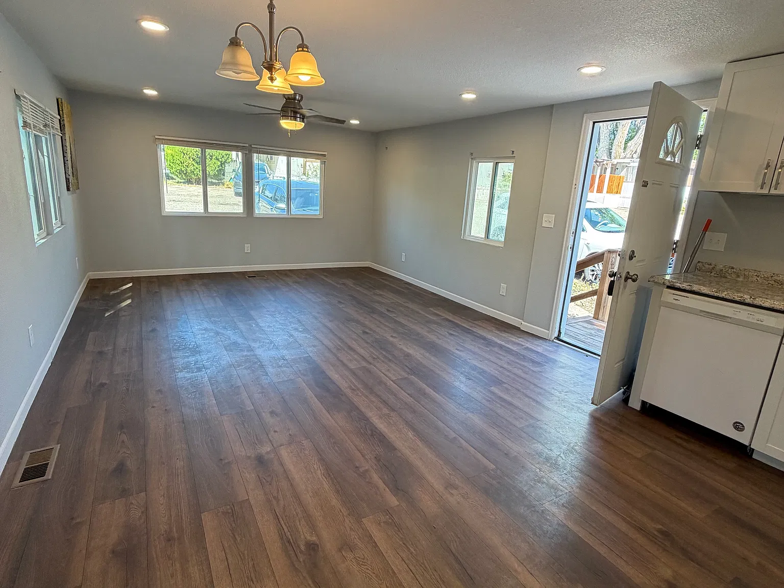 2 bed, 800 sqft, $1,900 — Photo 3