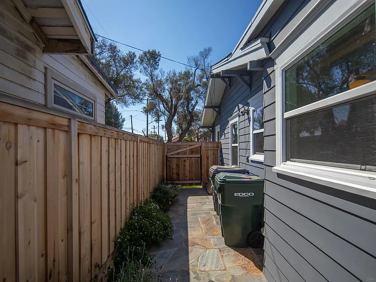 950 Olive Ave — Photo 34