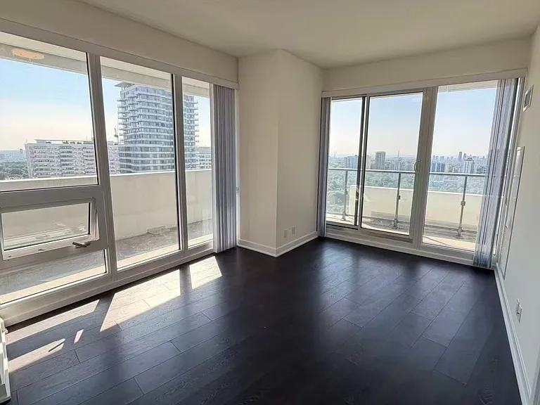 2221 Yonge St #2403 — Photo 5