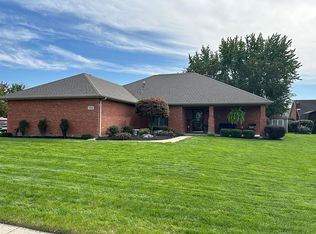 808 Stonehenge Dr, Tipp City, OH 45371