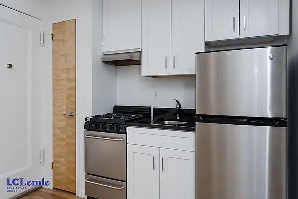 Rented by LC Lemle Real Estate Group | media 4