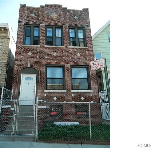 1st image of 906 E 216th St