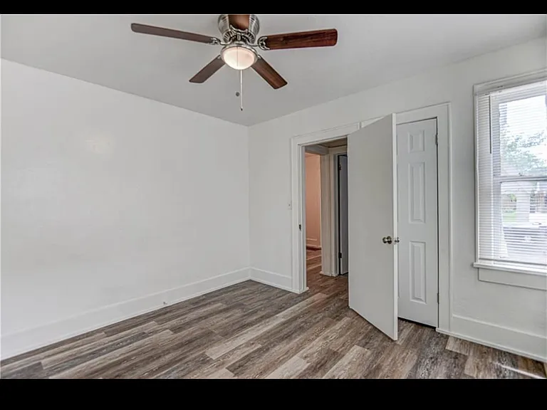 2423 NW 11th St — Photo 3