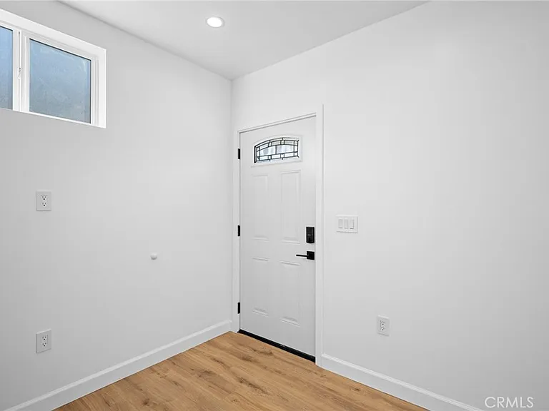 14298 Van Nuys Blvd — Photo 4