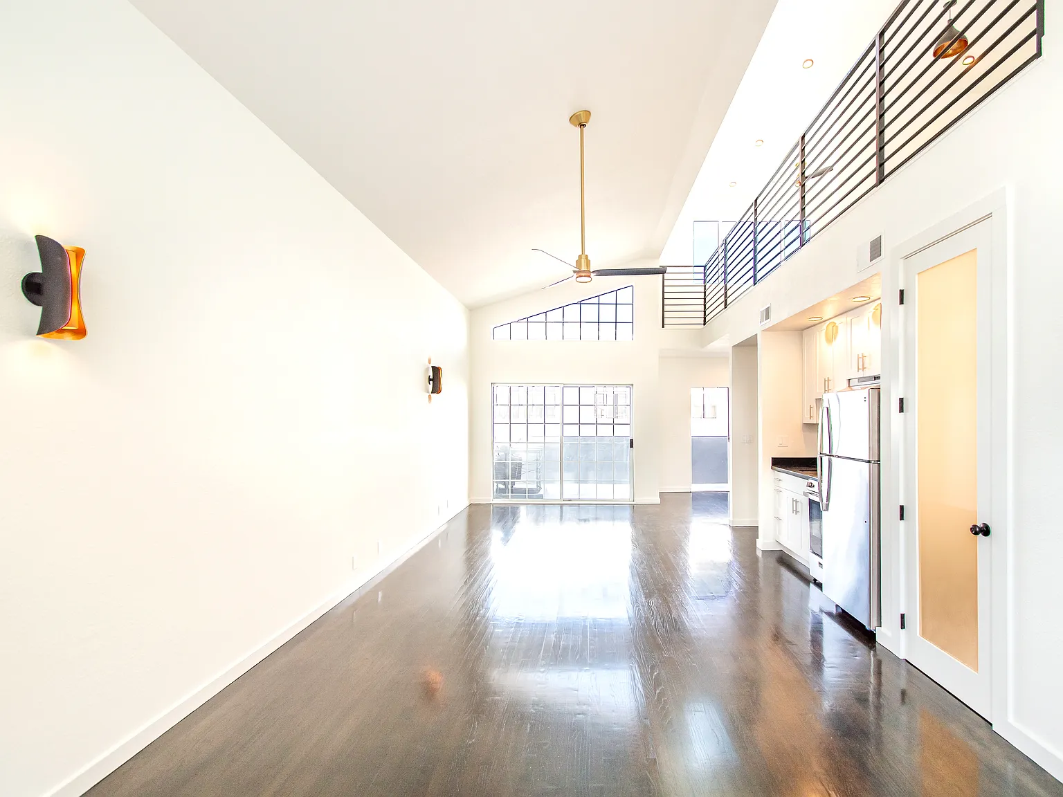 2 bed, 2.0 bath, 1576 sqft, $5,995 — Photo 3